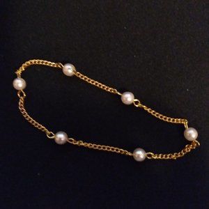Glide-on chain bracelet with faux pearls